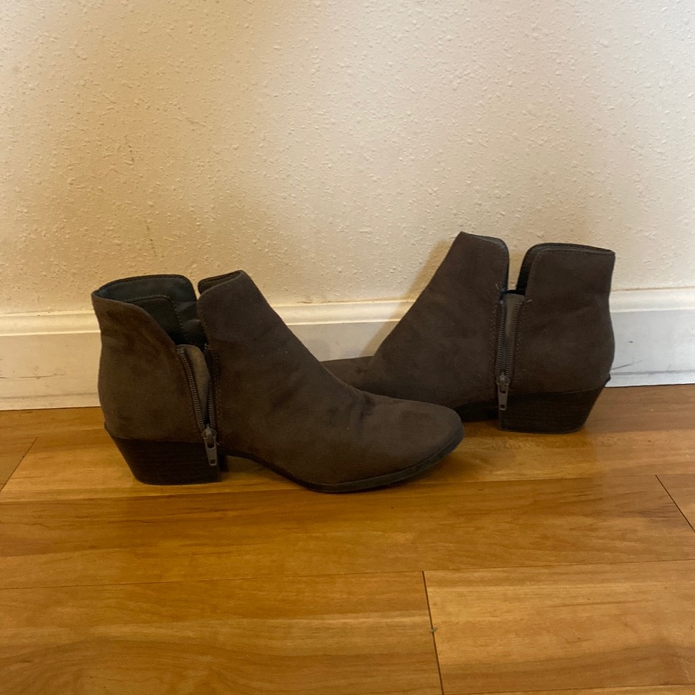 Womens gray boots size 8